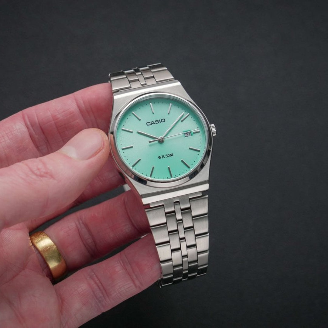 Casio Men Round Watch
