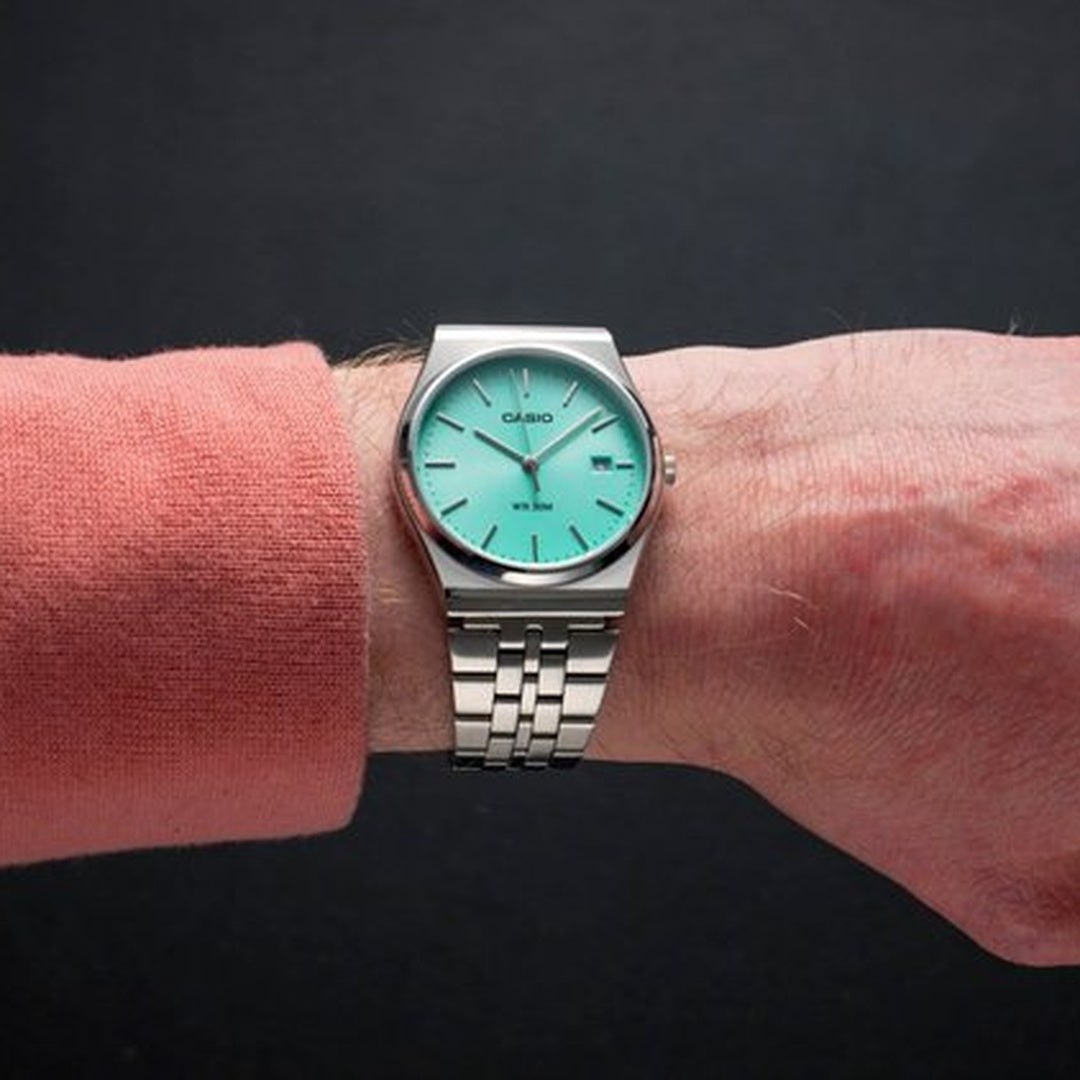 Casio Men Round Watch